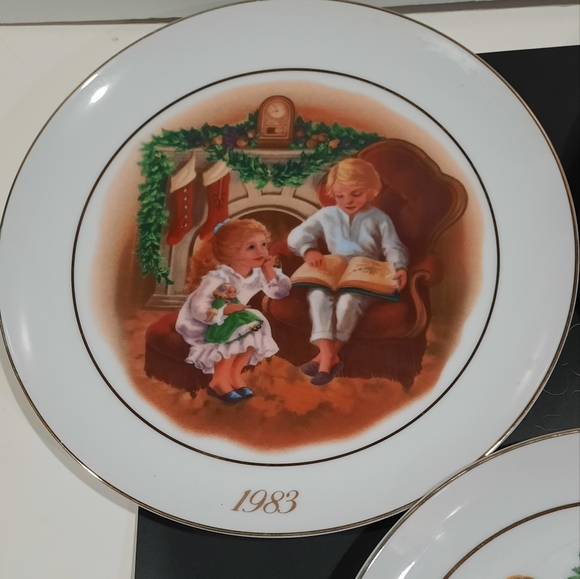 Vintage Christmas Plates with 22K gold trim - Picture 5 of 8